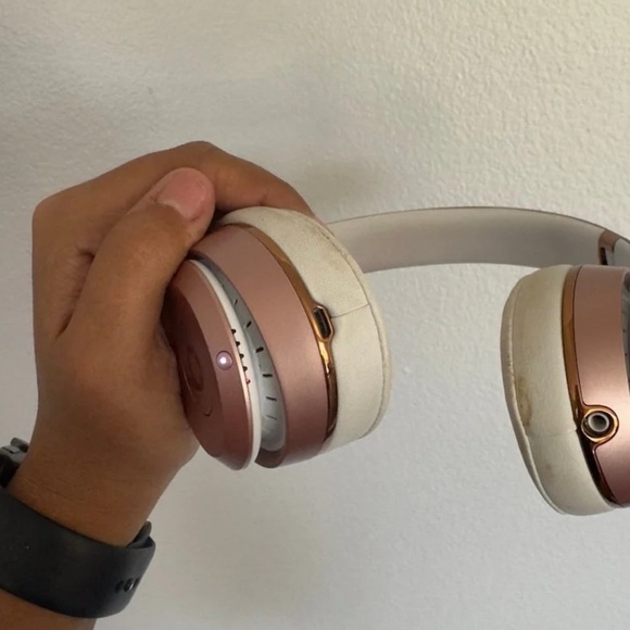 Rose Gold Beats By Dr Dre - Picture 2 of 3
